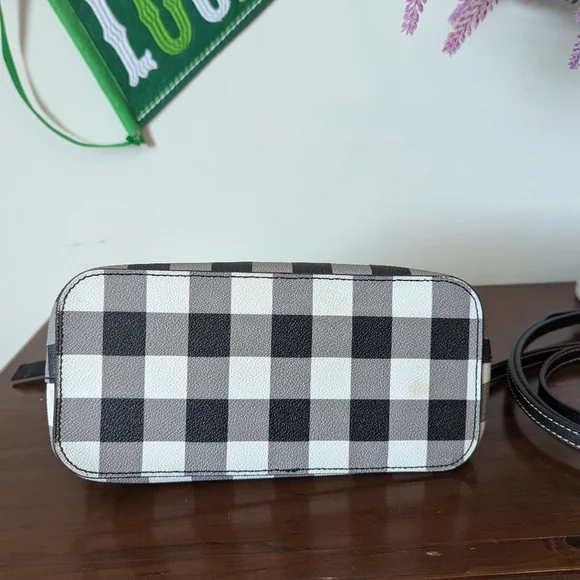 Dooney and Bourke Tucker Ruby crossbody. Beautiful little bag! - Picture 4 of 8